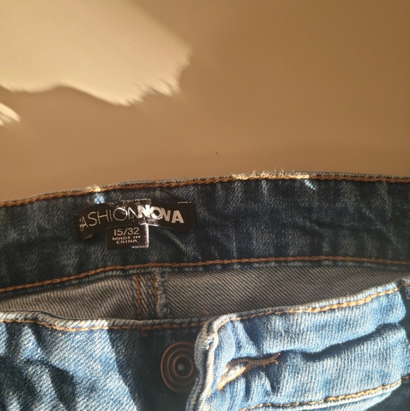 Jeans - Picture 2 of 4